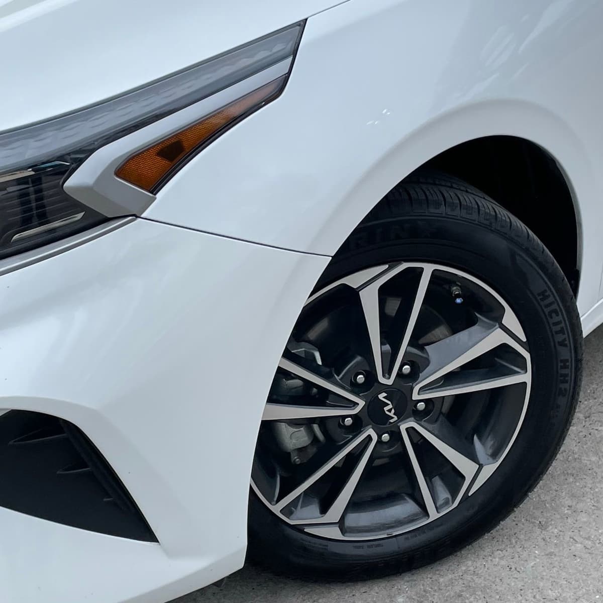 2024 Kia Forte - Image 8