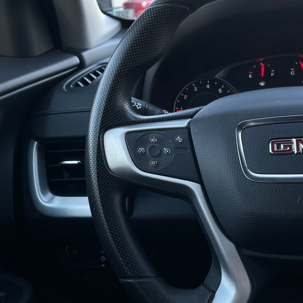 2024 GMC Terrain - Image 13