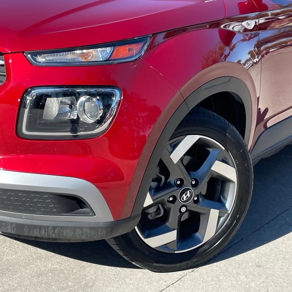 2025 Hyundai Venue - Image 8