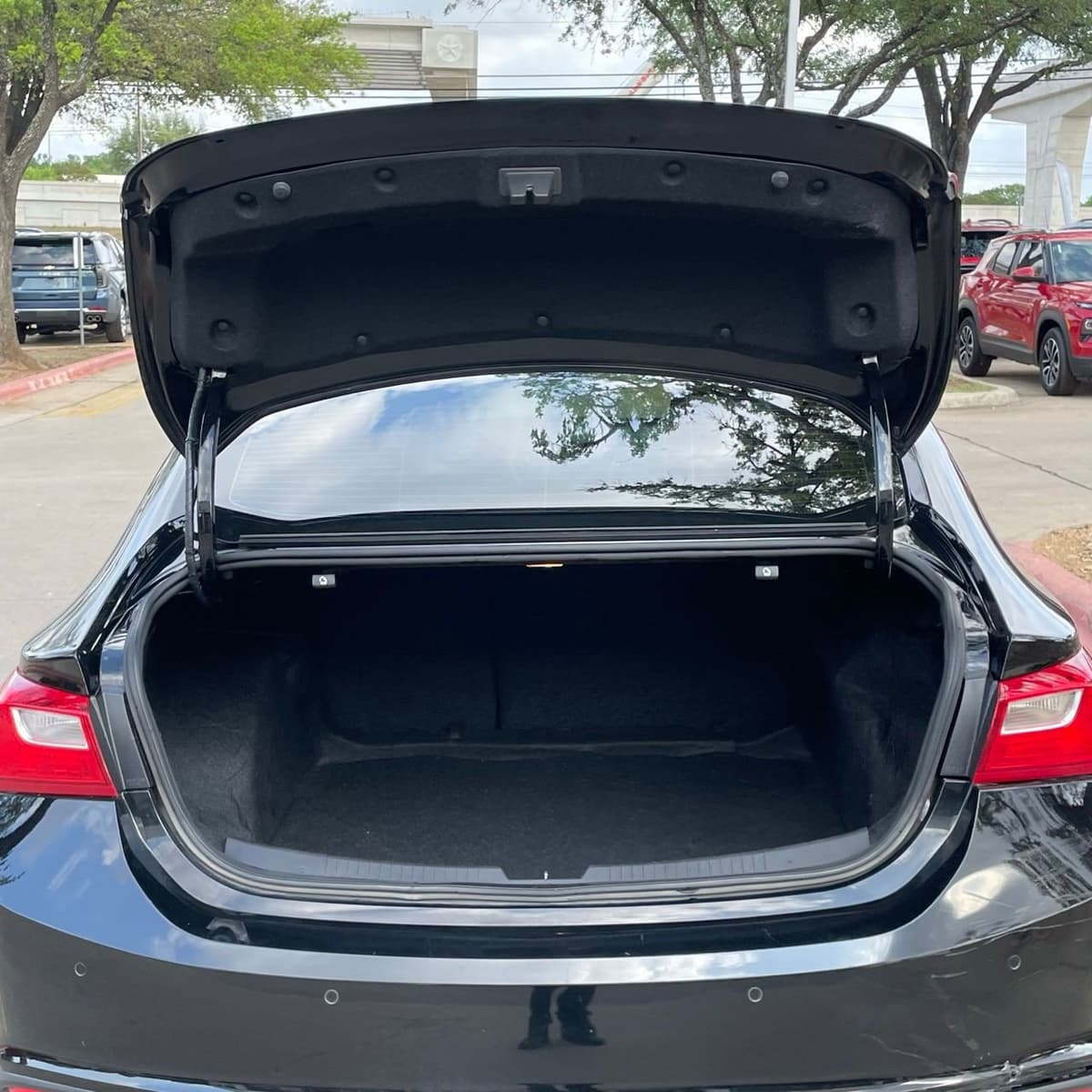 2024 Chevrolet Malibu - Image 25
