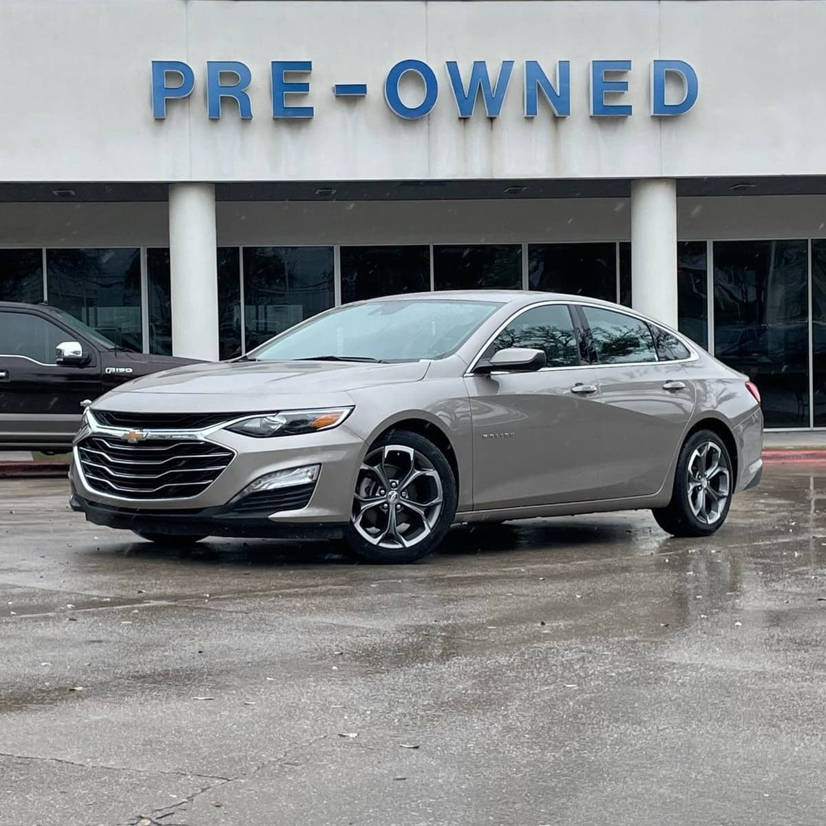 2024 Chevrolet Malibu - Image 2