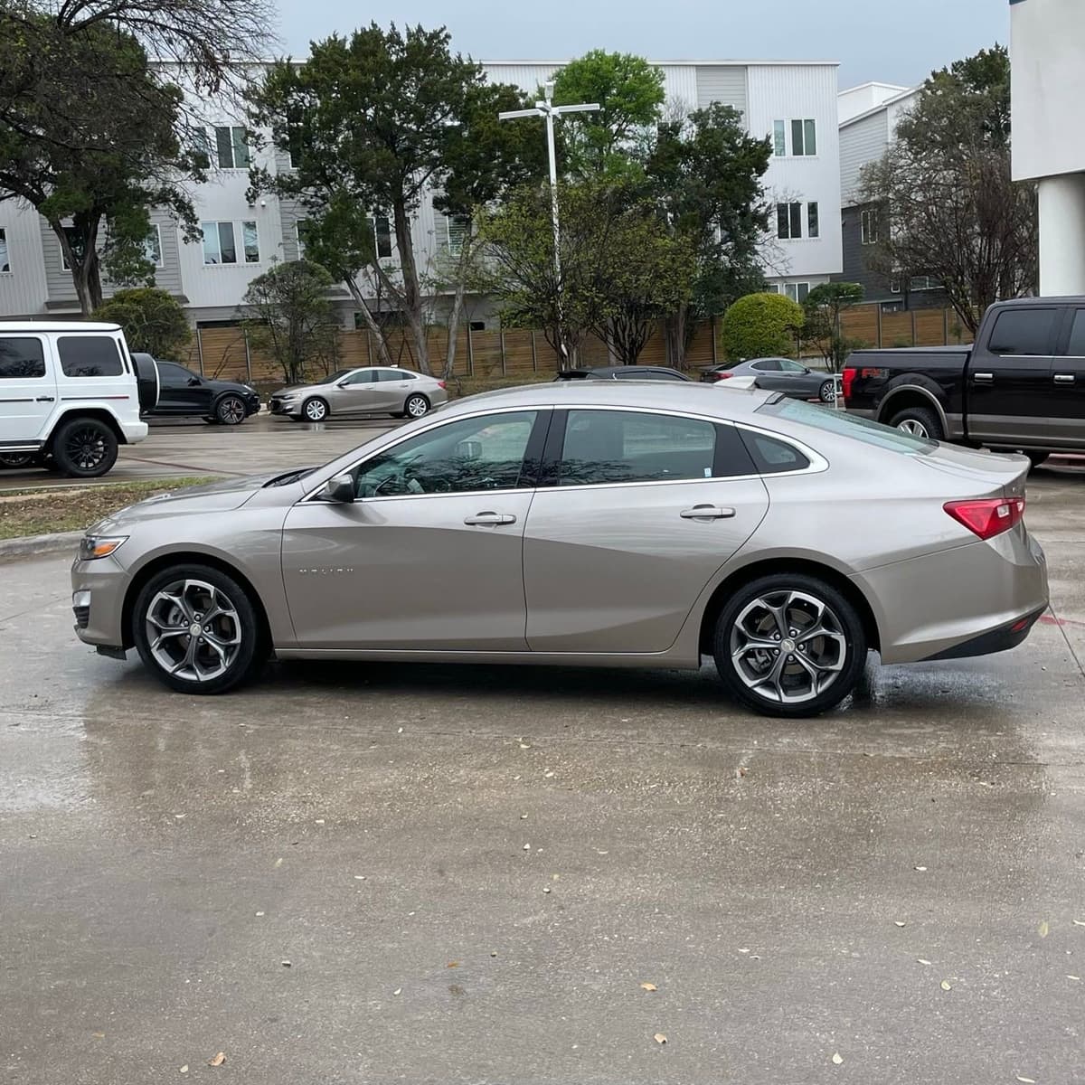 2024 Chevrolet Malibu - Image 3