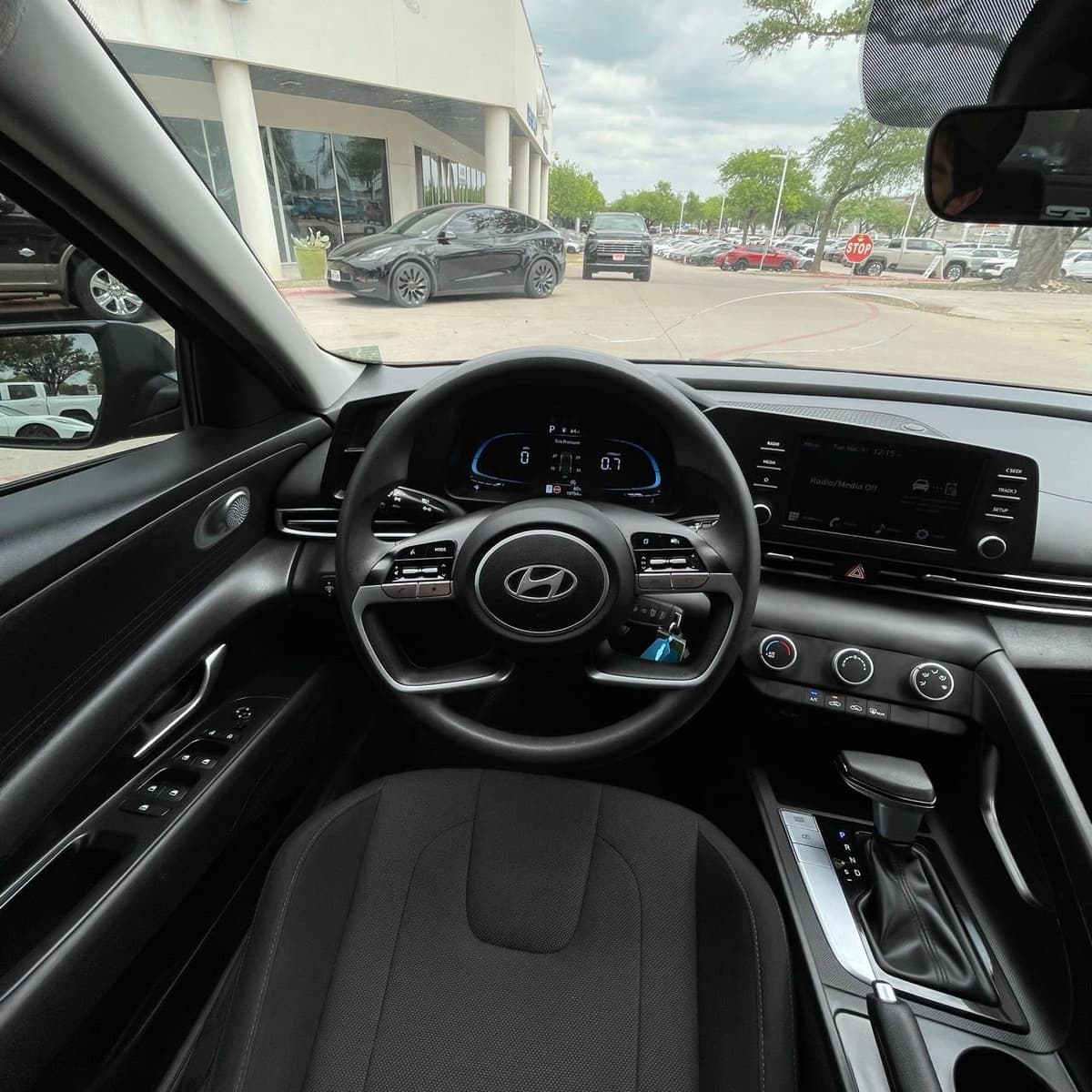 2025 Hyundai Elantra - Image 11