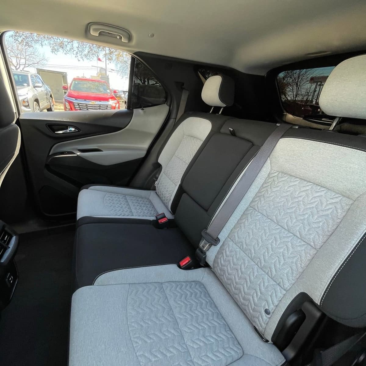 2022 Chevrolet Equinox - Image 23