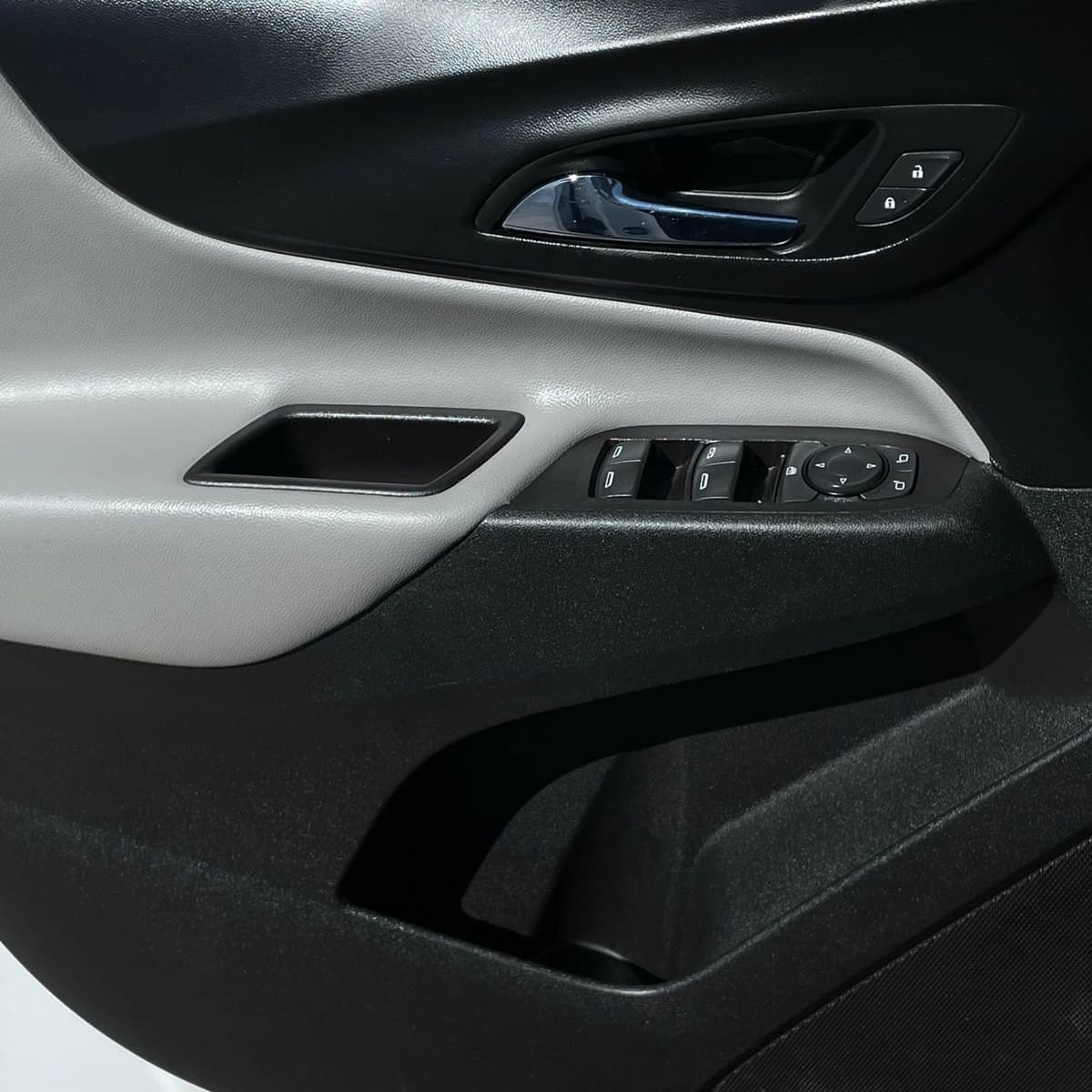 2022 Chevrolet Equinox - Image 20