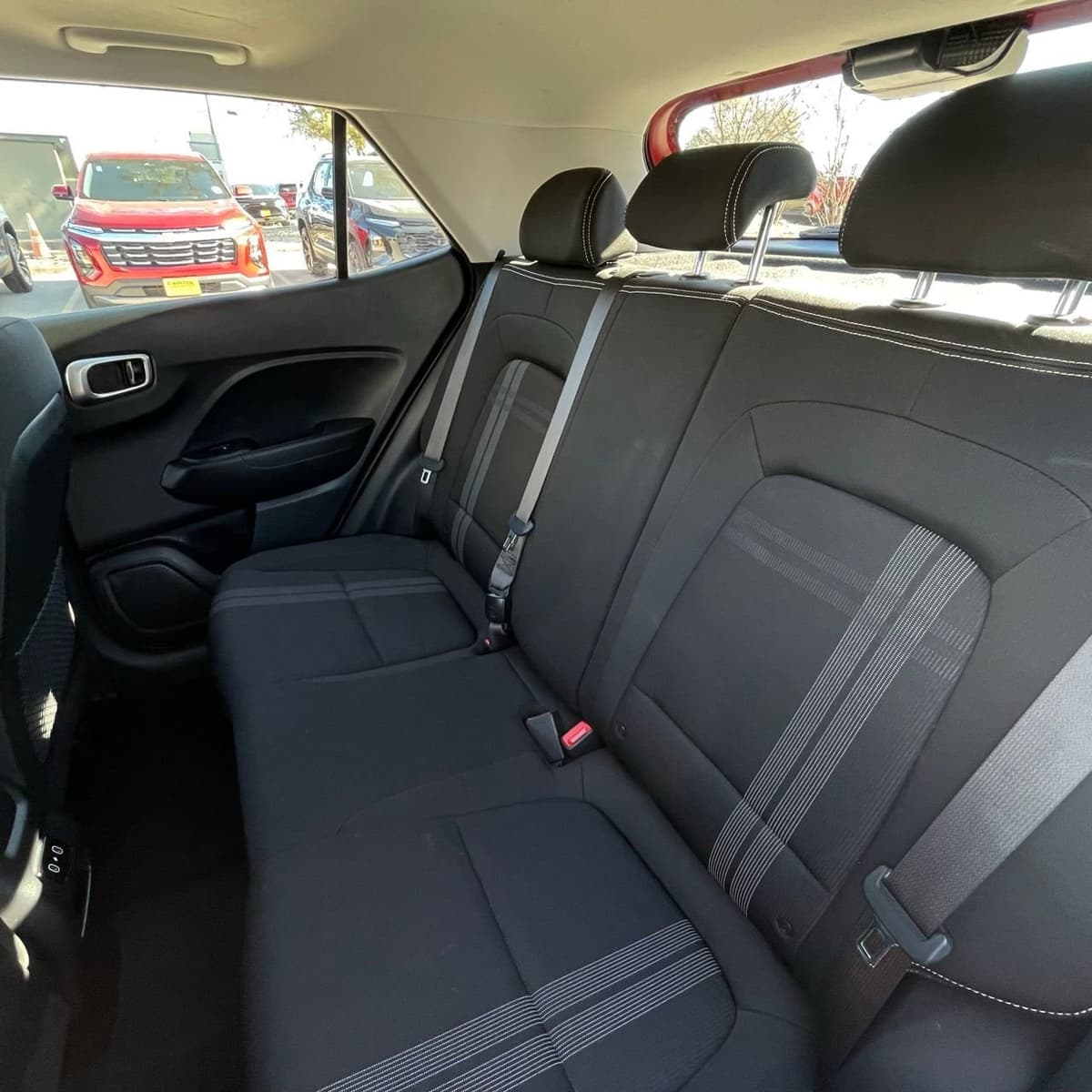 2025 Hyundai Venue - Image 23