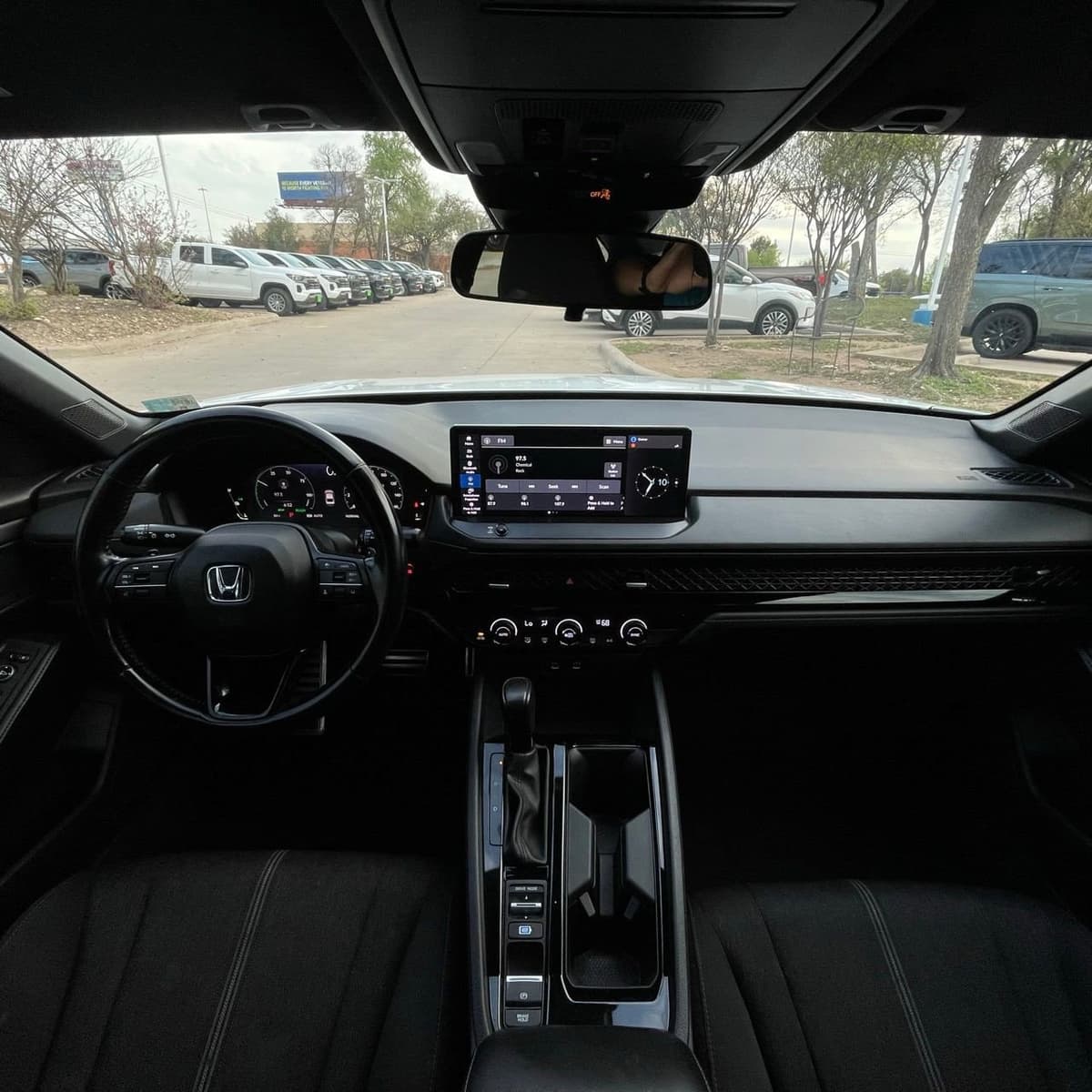 2023 Honda Accord Hybrid - Image 11