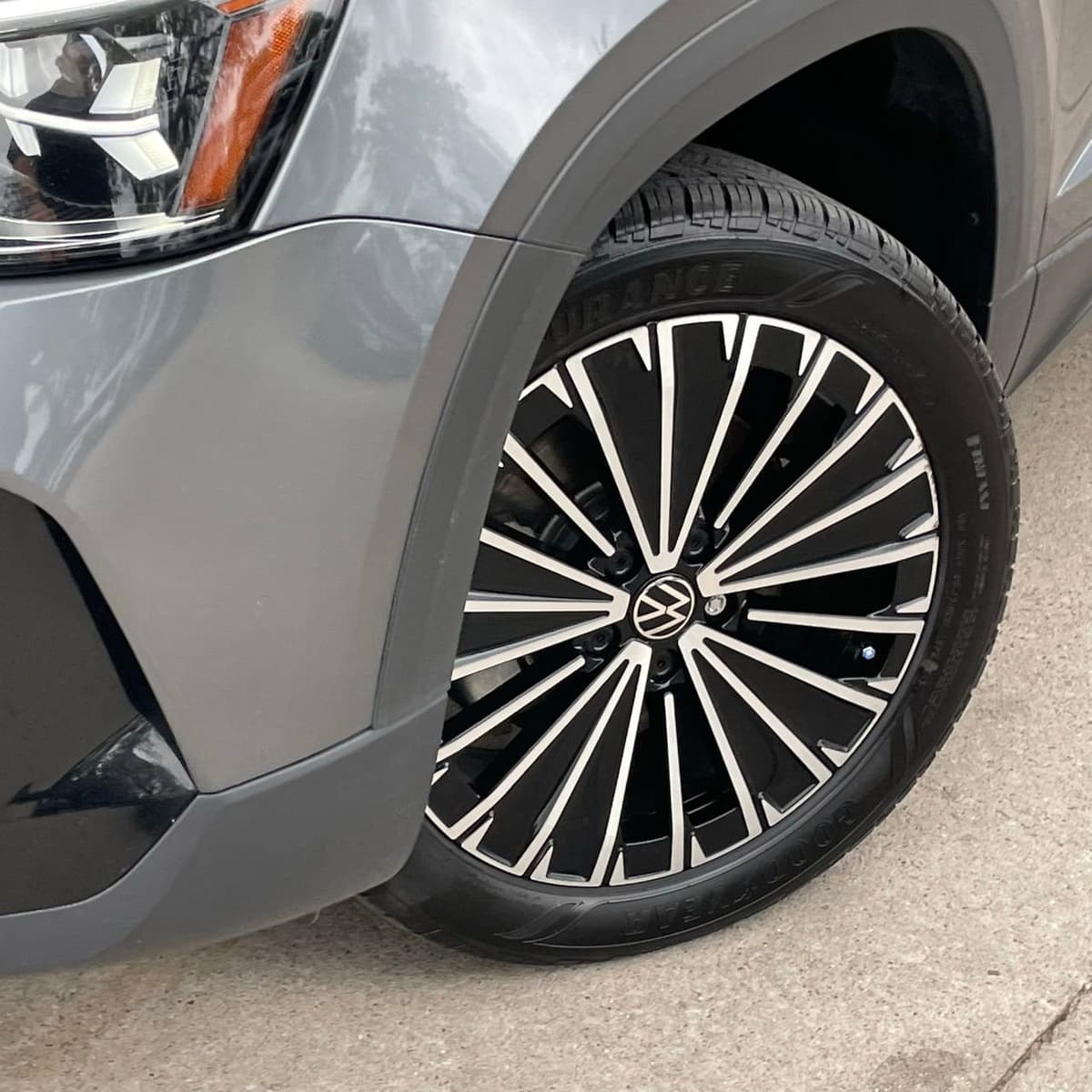2025 Volkswagen Taos - Image 9