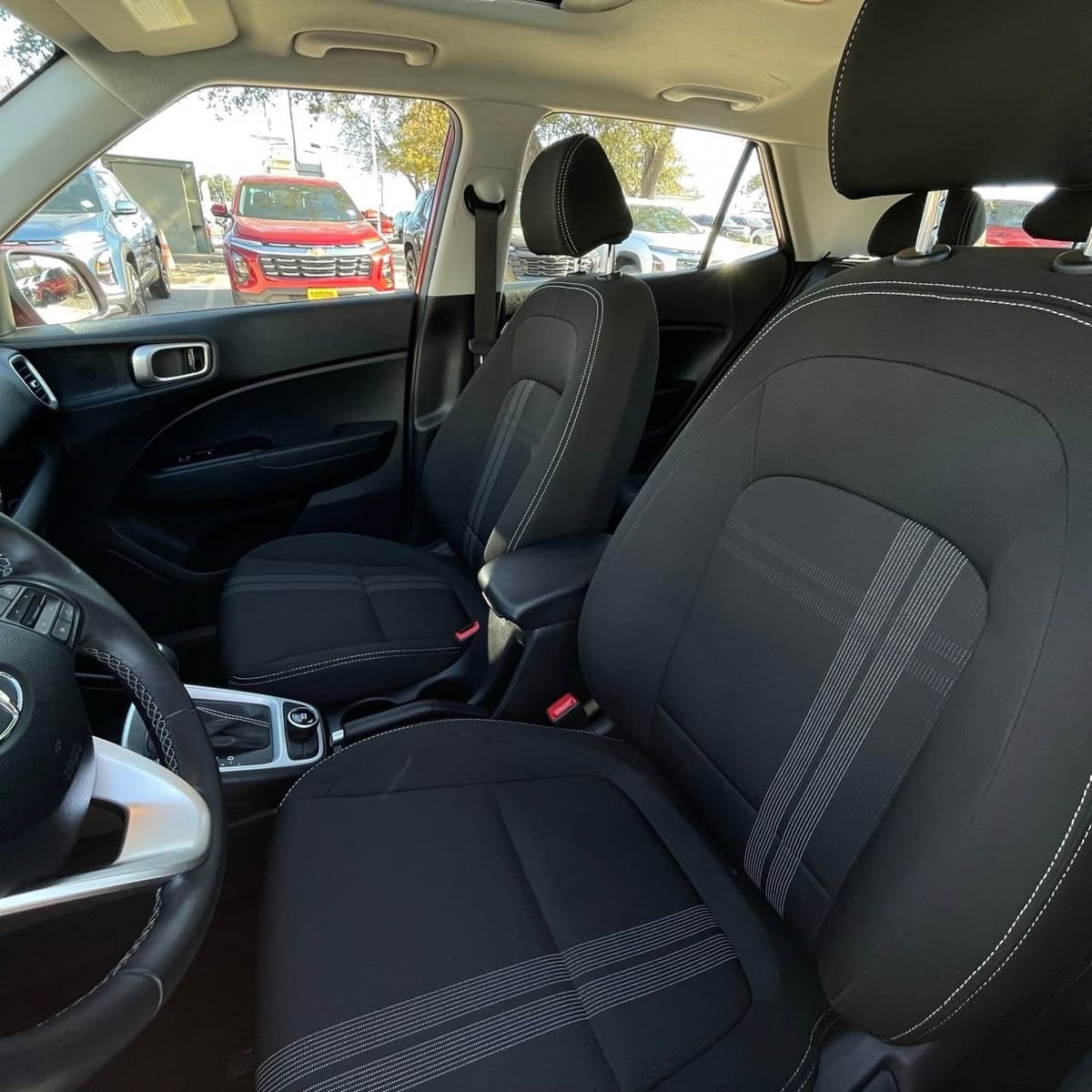 2025 Hyundai Venue - Image 21