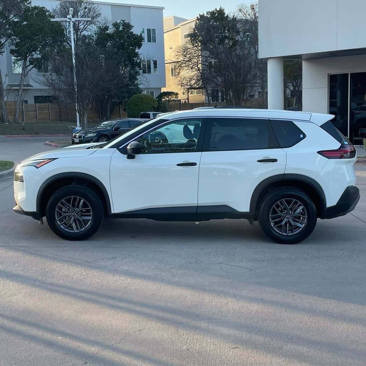 2023 Nissan Rogue - Image 3