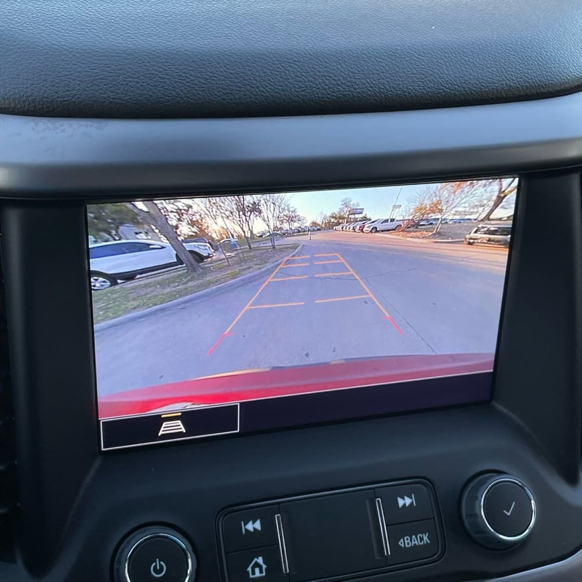 2023 GMC Acadia - Image 19