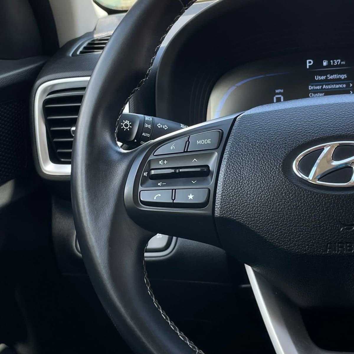 2025 Hyundai Venue - Image 13