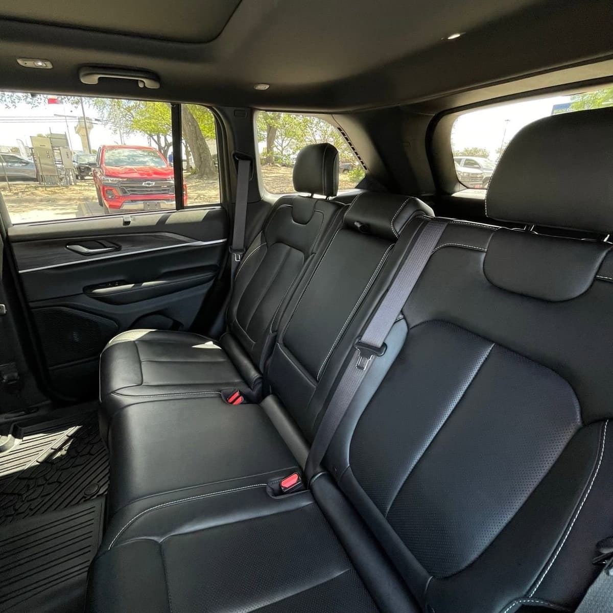 2024 Jeep Grand Cherokee - Image 24