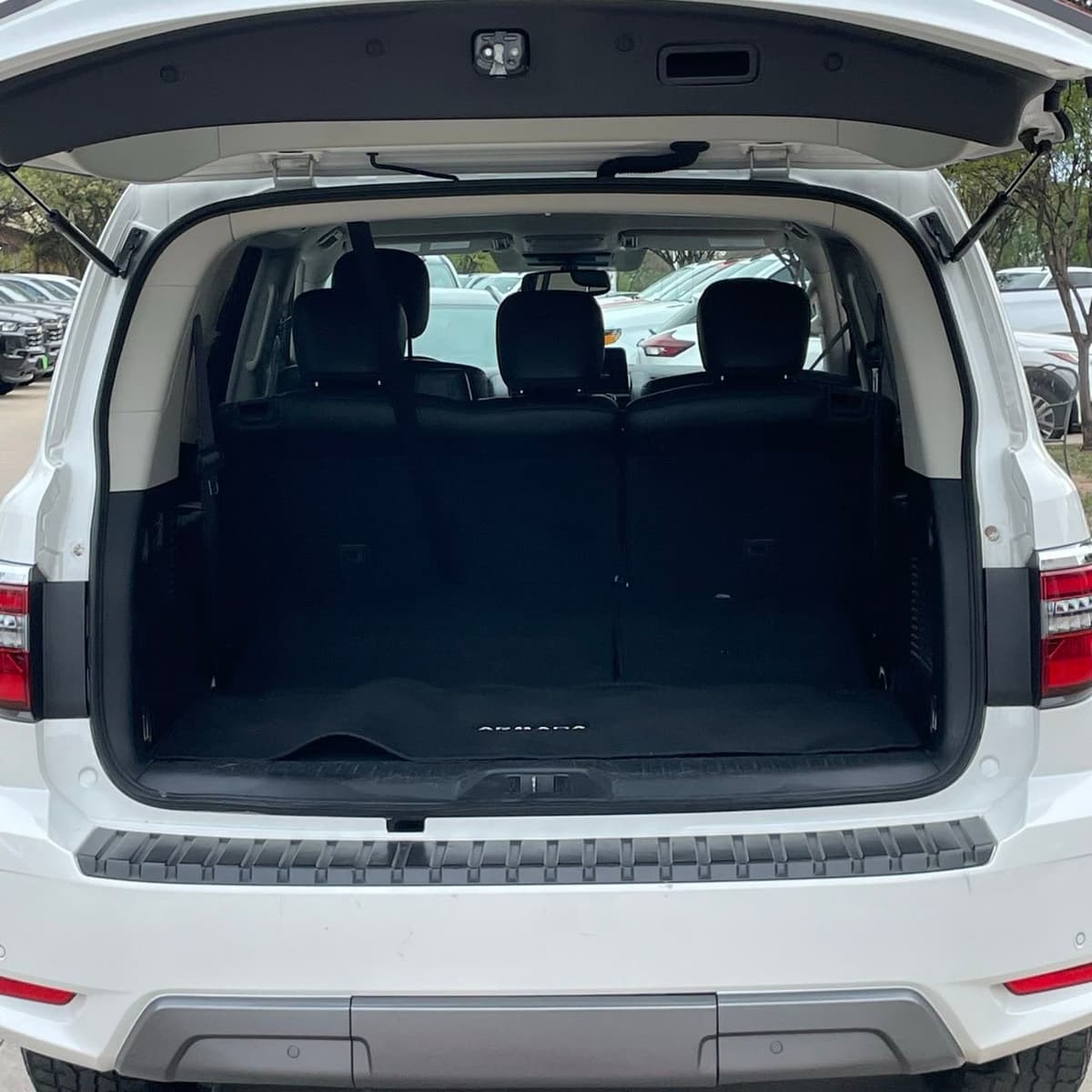 2024 Nissan Armada - Image 24