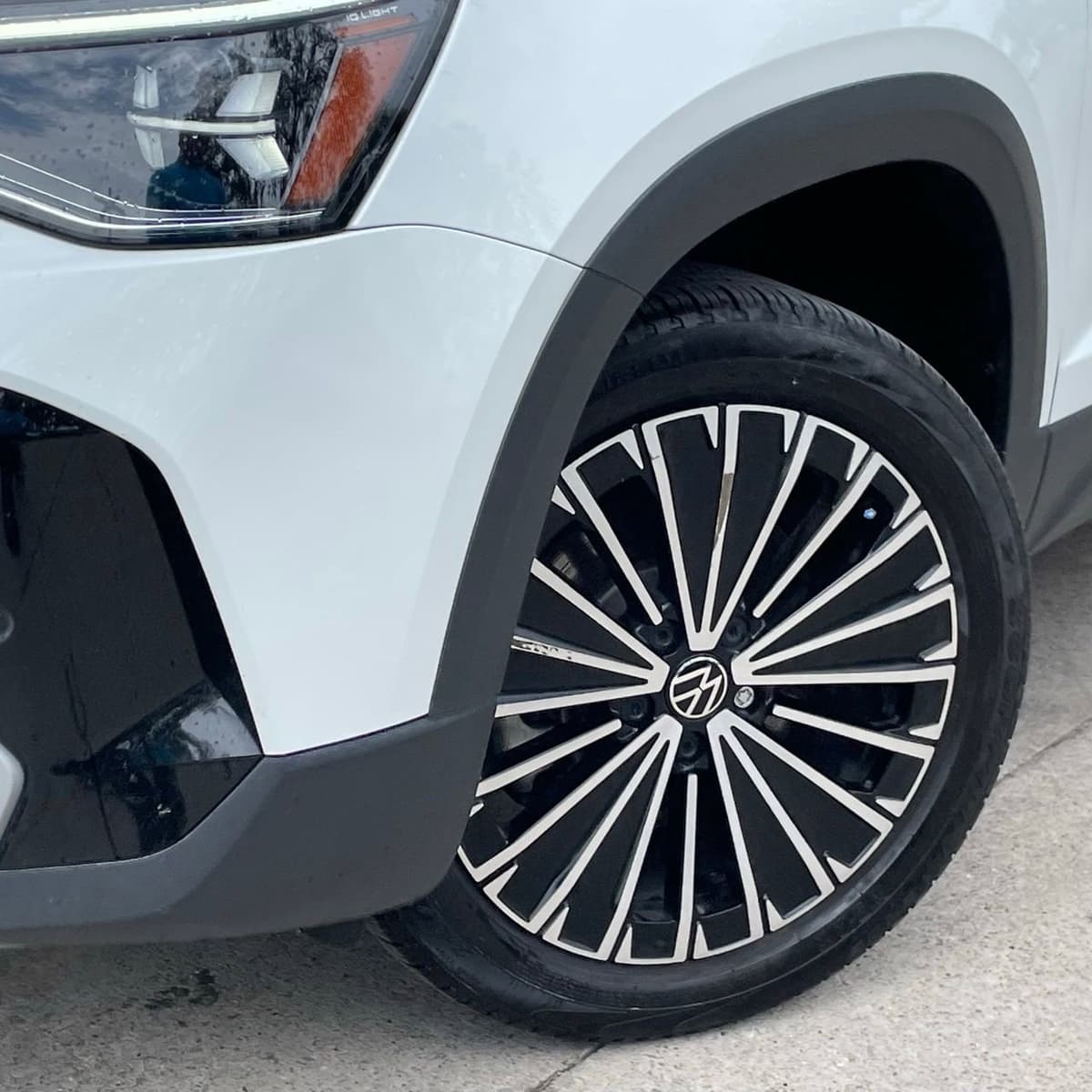 2025 Volkswagen Taos - Image 9
