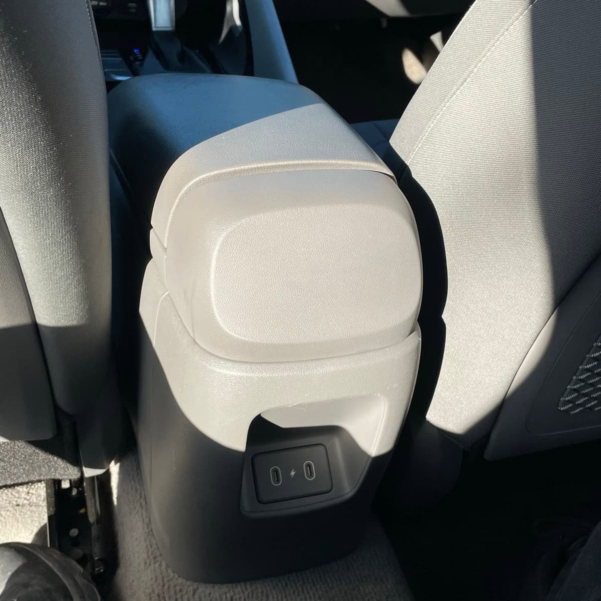 2025 Hyundai Elantra - Image 24