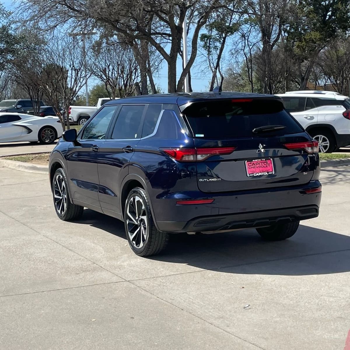 2024 Mitsubishi Outlander - Image 4