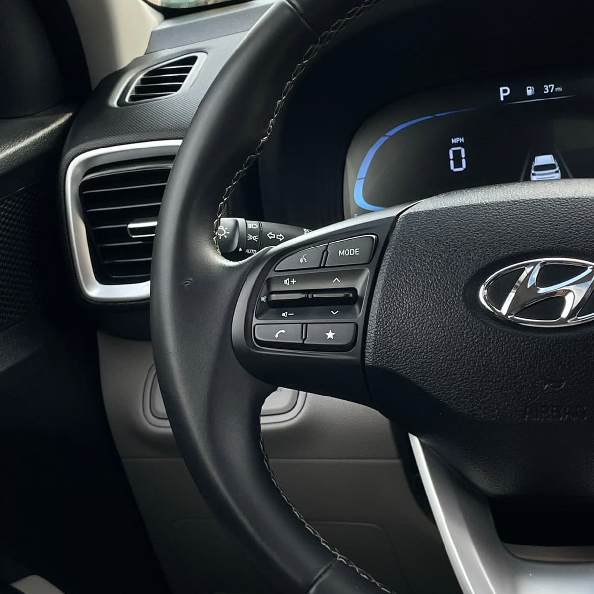 2025 Hyundai Venue - Image 13
