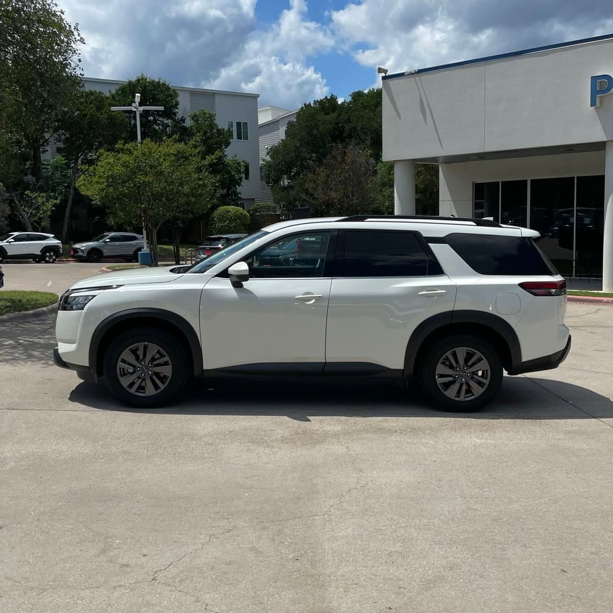 2024 Nissan Pathfinder - Image 3