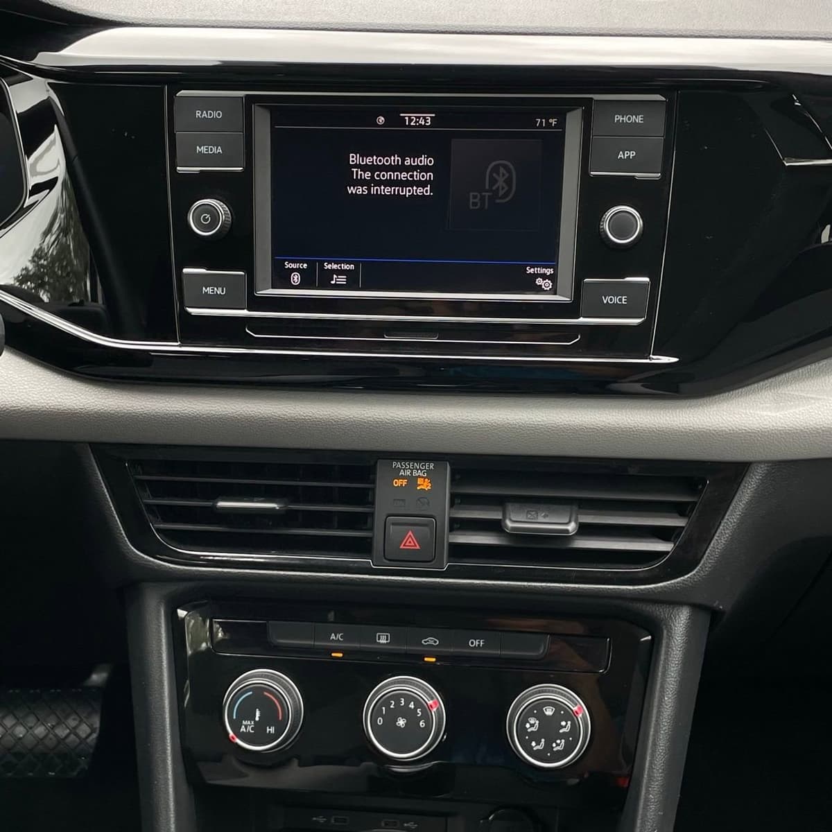 2024 Volkswagen Taos - Image 16
