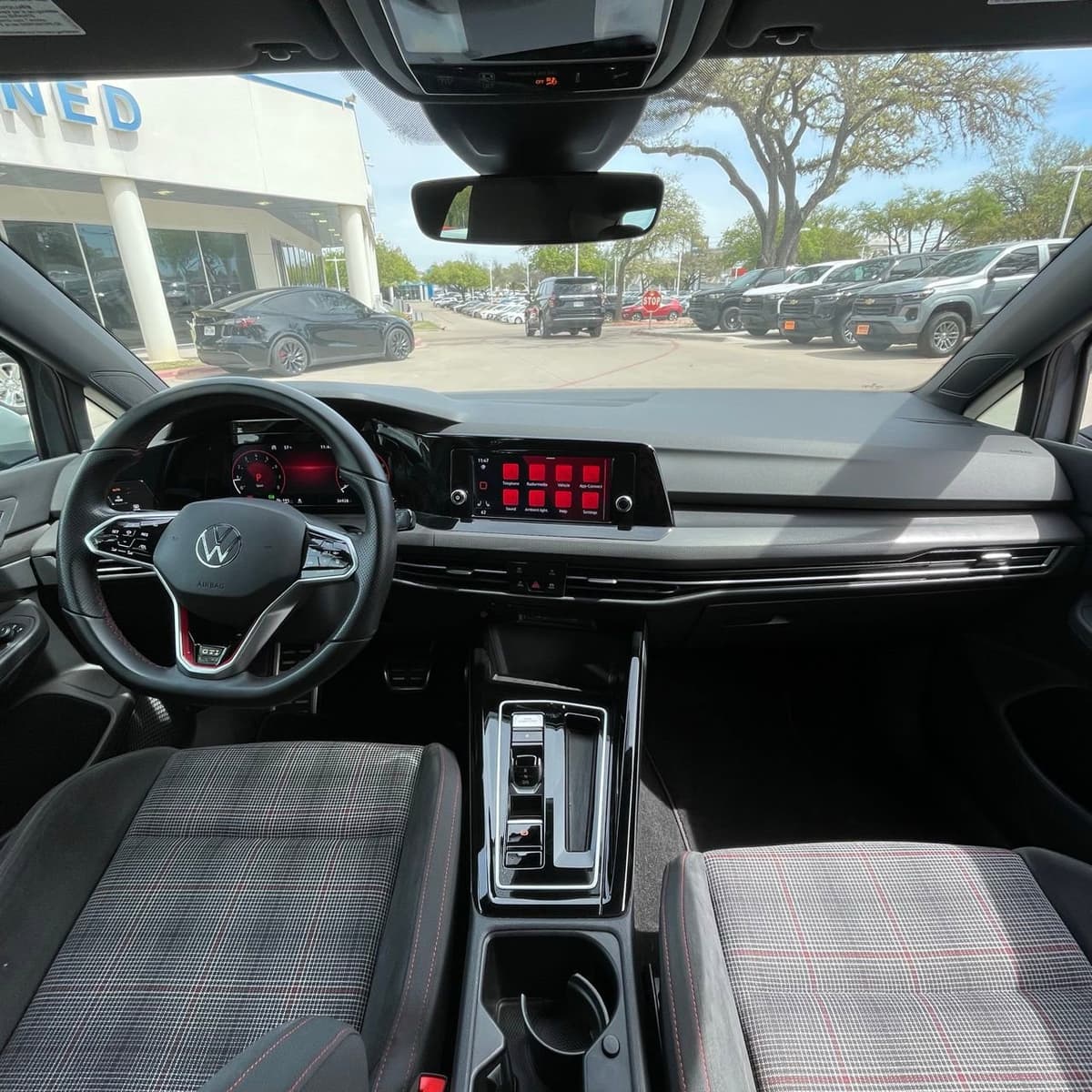 2024 Volkswagen Golf GTI - Image 10