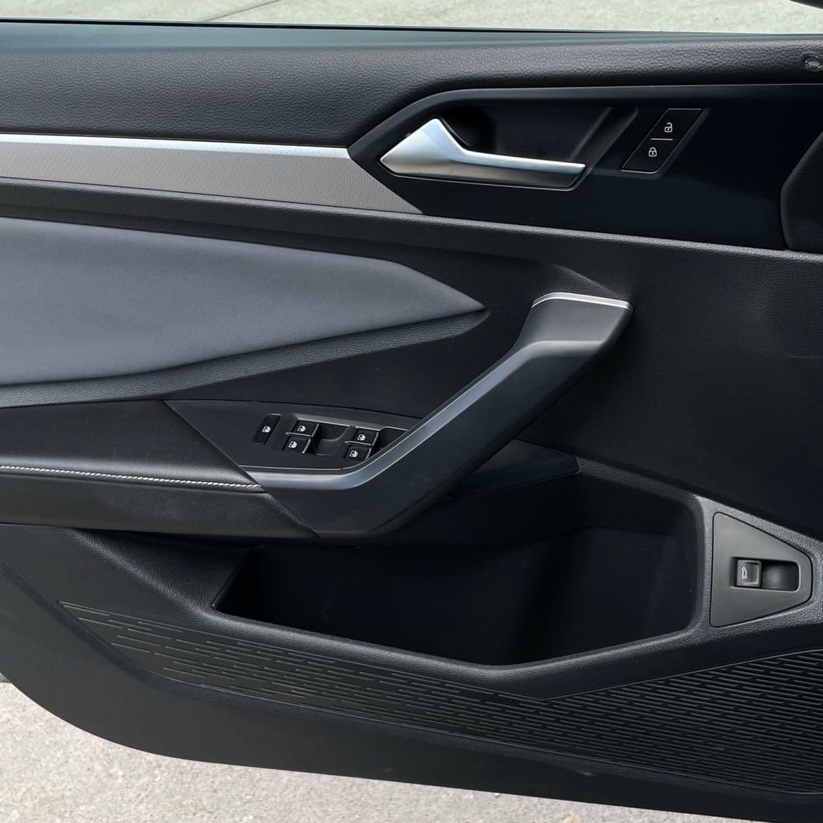 2025 Volkswagen Jetta - Image 21