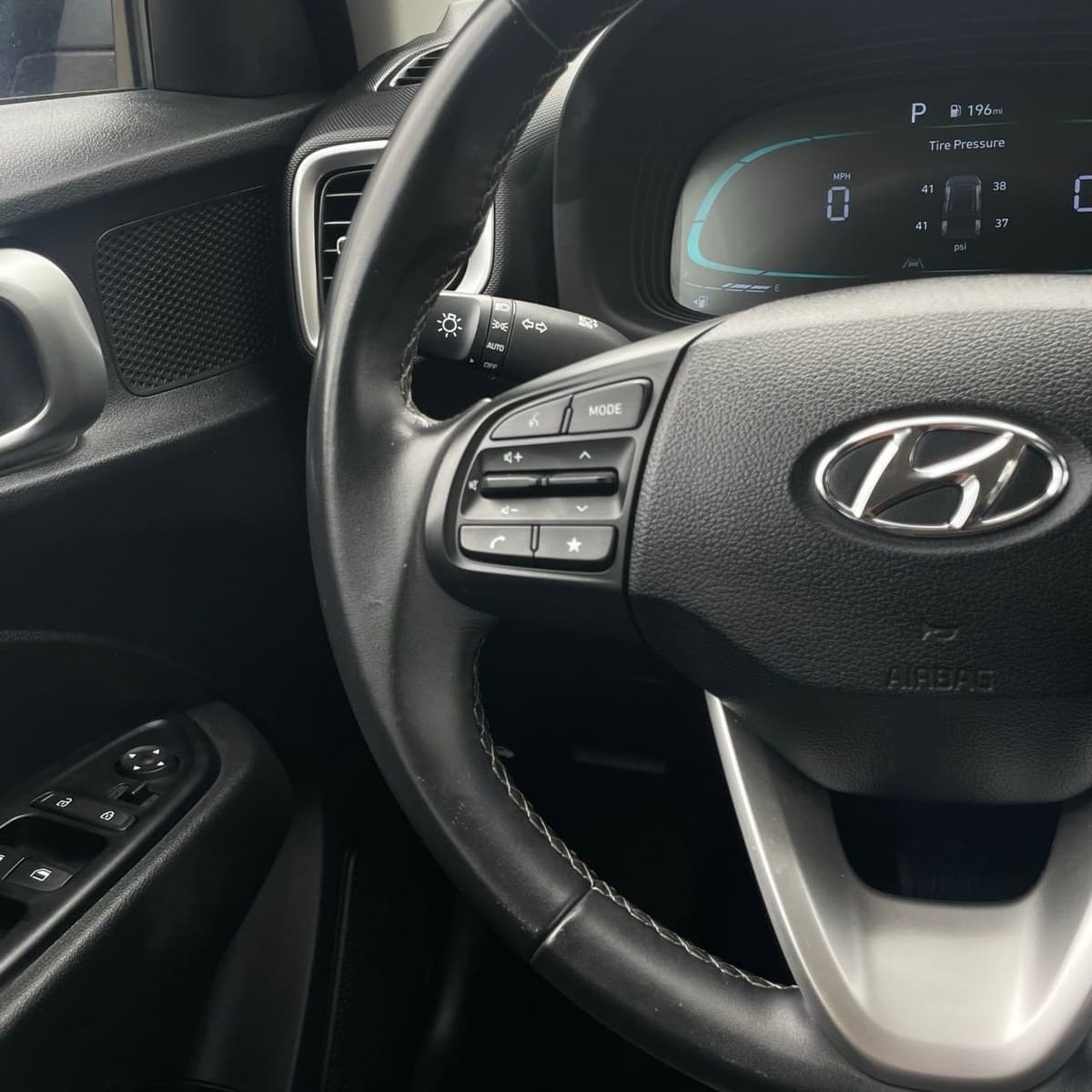 2025 Hyundai Venue - Image 13