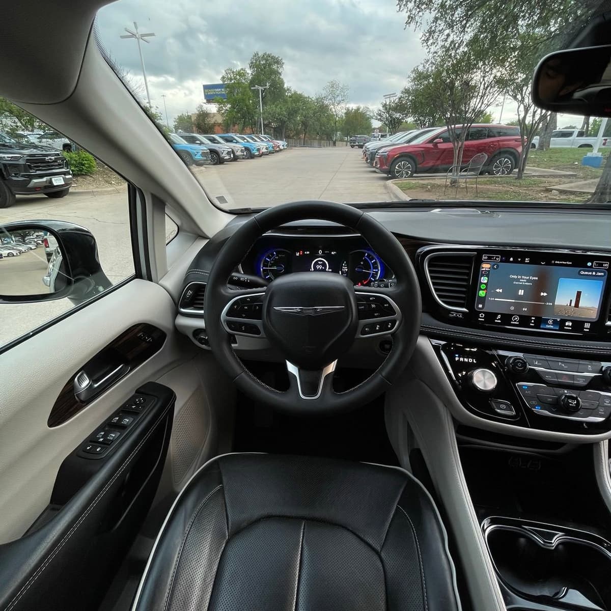 2023 Chrysler Pacifica - Image 11