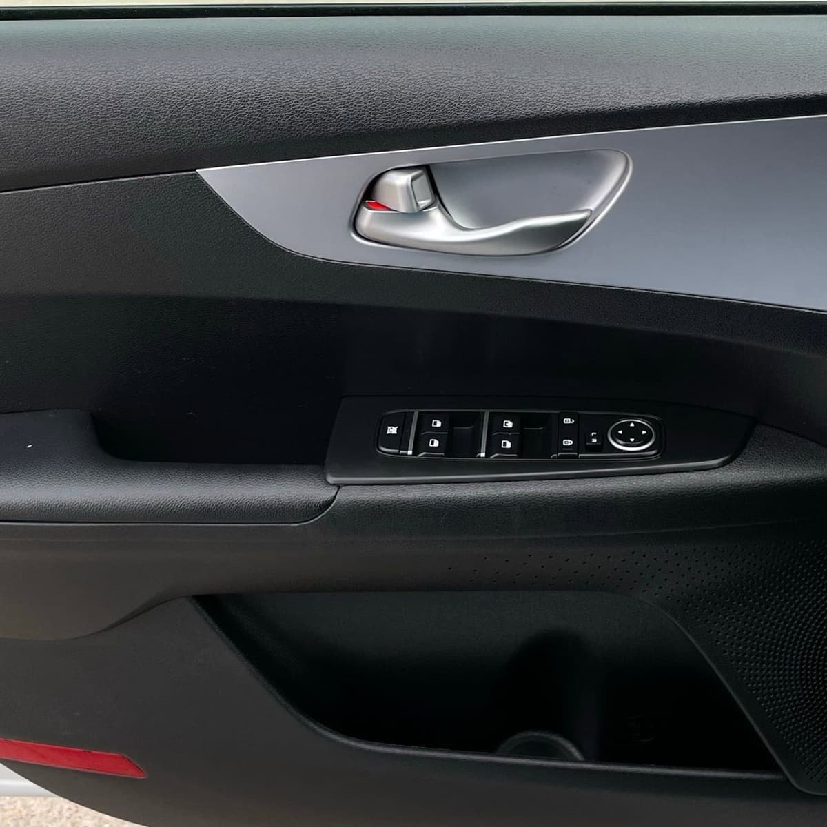 2024 Kia Forte - Image 19