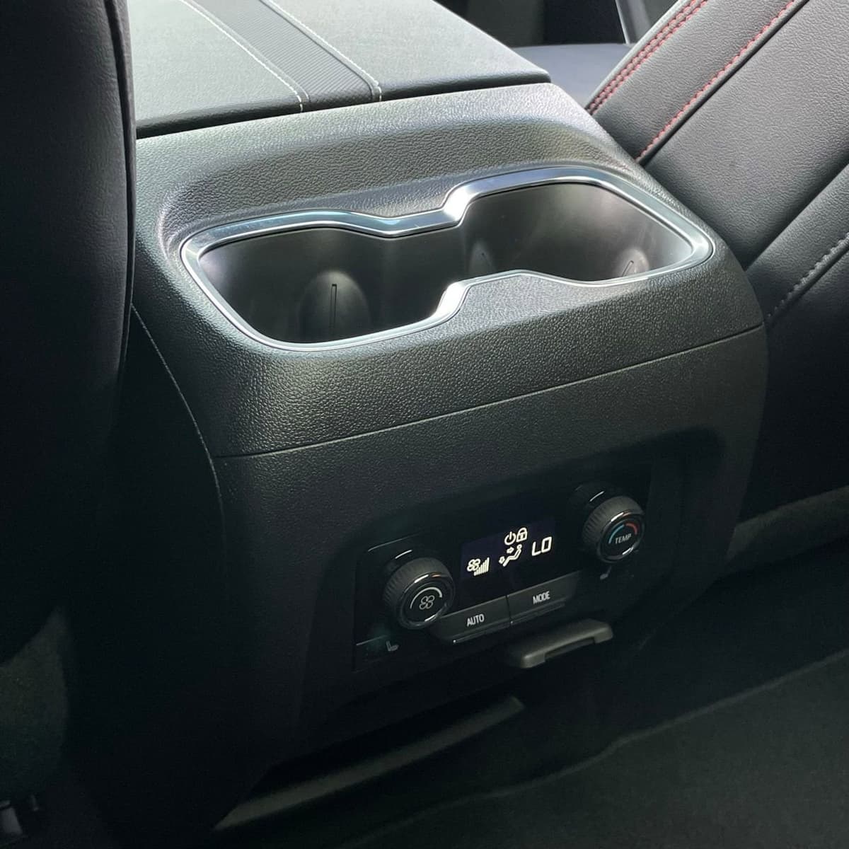 2026 Chevrolet Traverse - Image 24