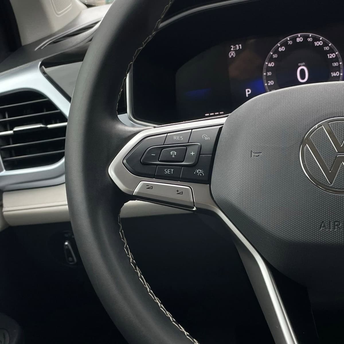 2025 Volkswagen Taos - Image 14