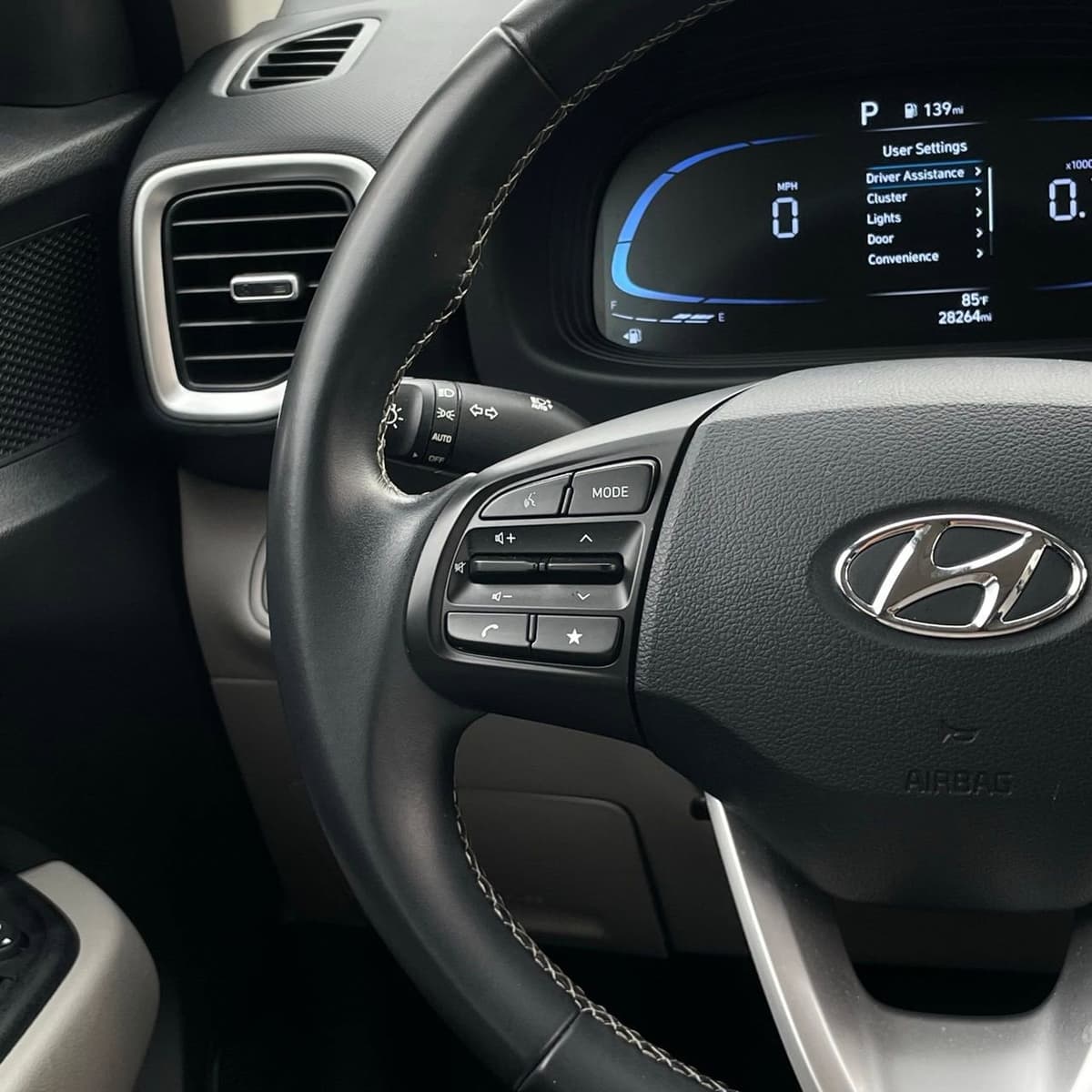 2025 Hyundai Venue - Image 13