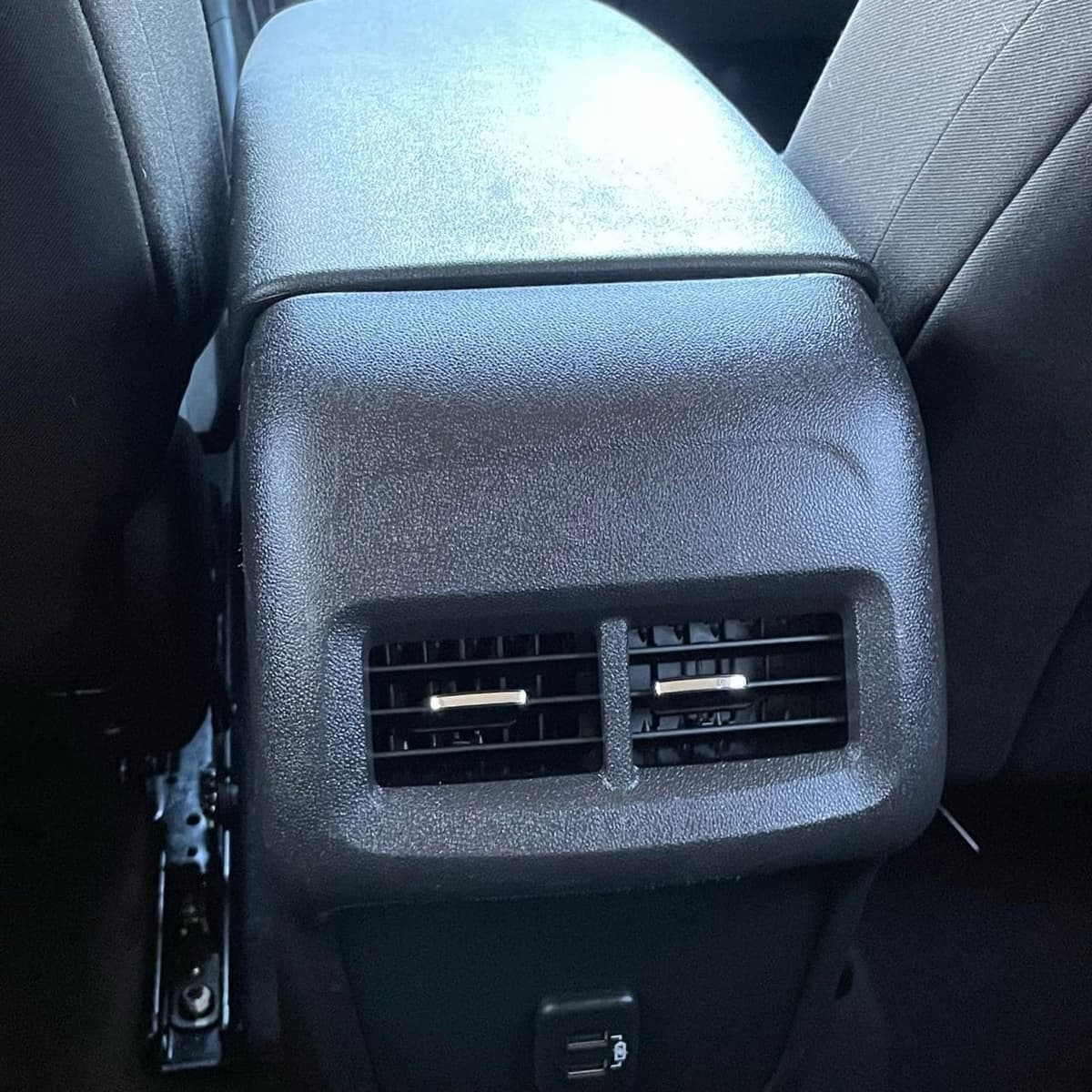 2021 Chevrolet Equinox - Image 24