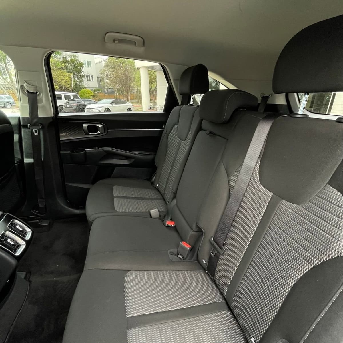 2025 Kia Sorento - Image 23