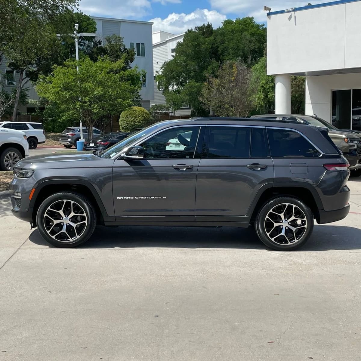 2024 Jeep Grand Cherokee - Image 3