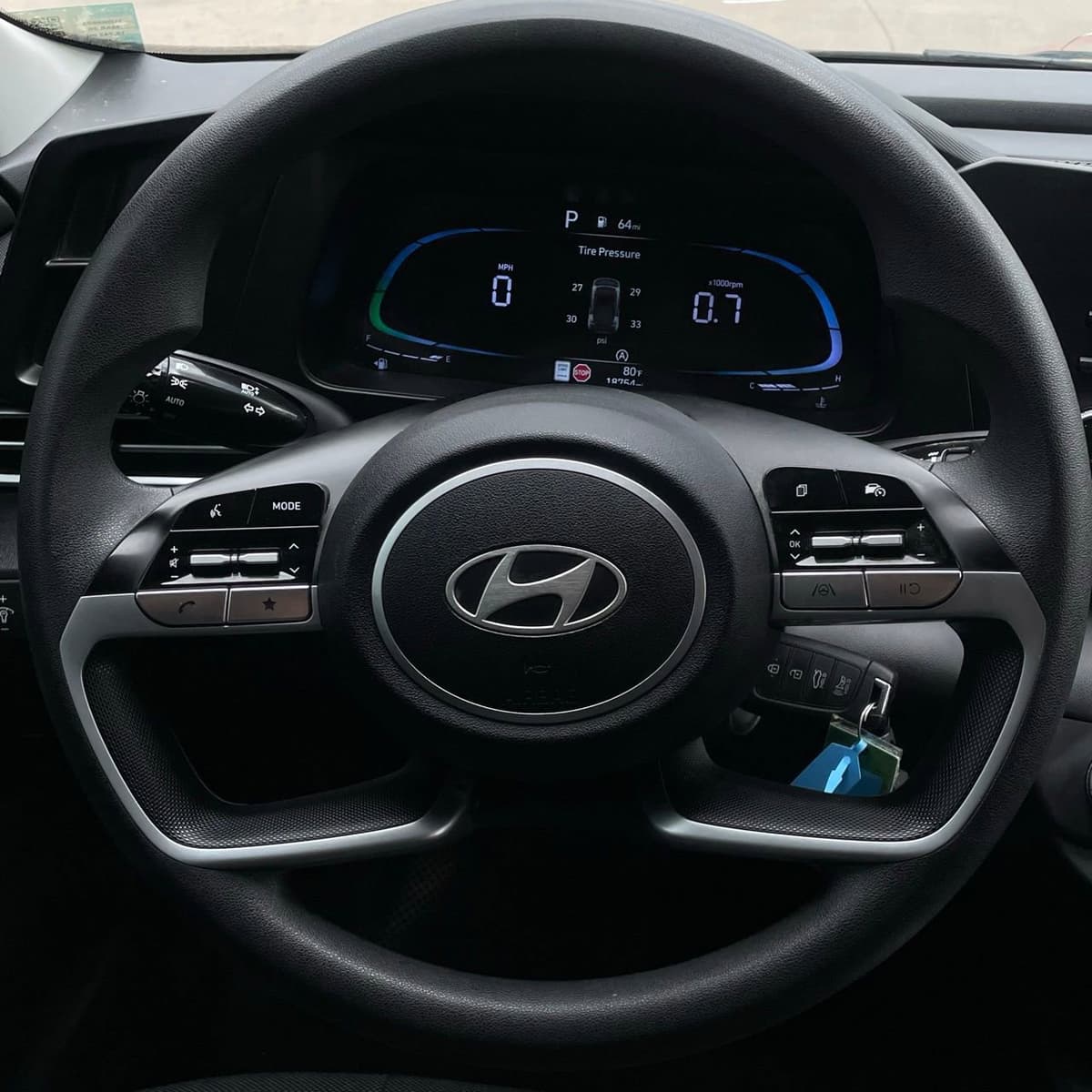 2025 Hyundai Elantra - Image 12