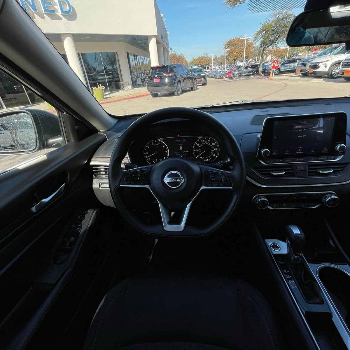 2024 Nissan Altima - Image 12