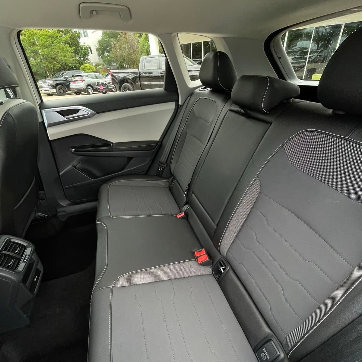 2025 Volkswagen Taos - Image 24