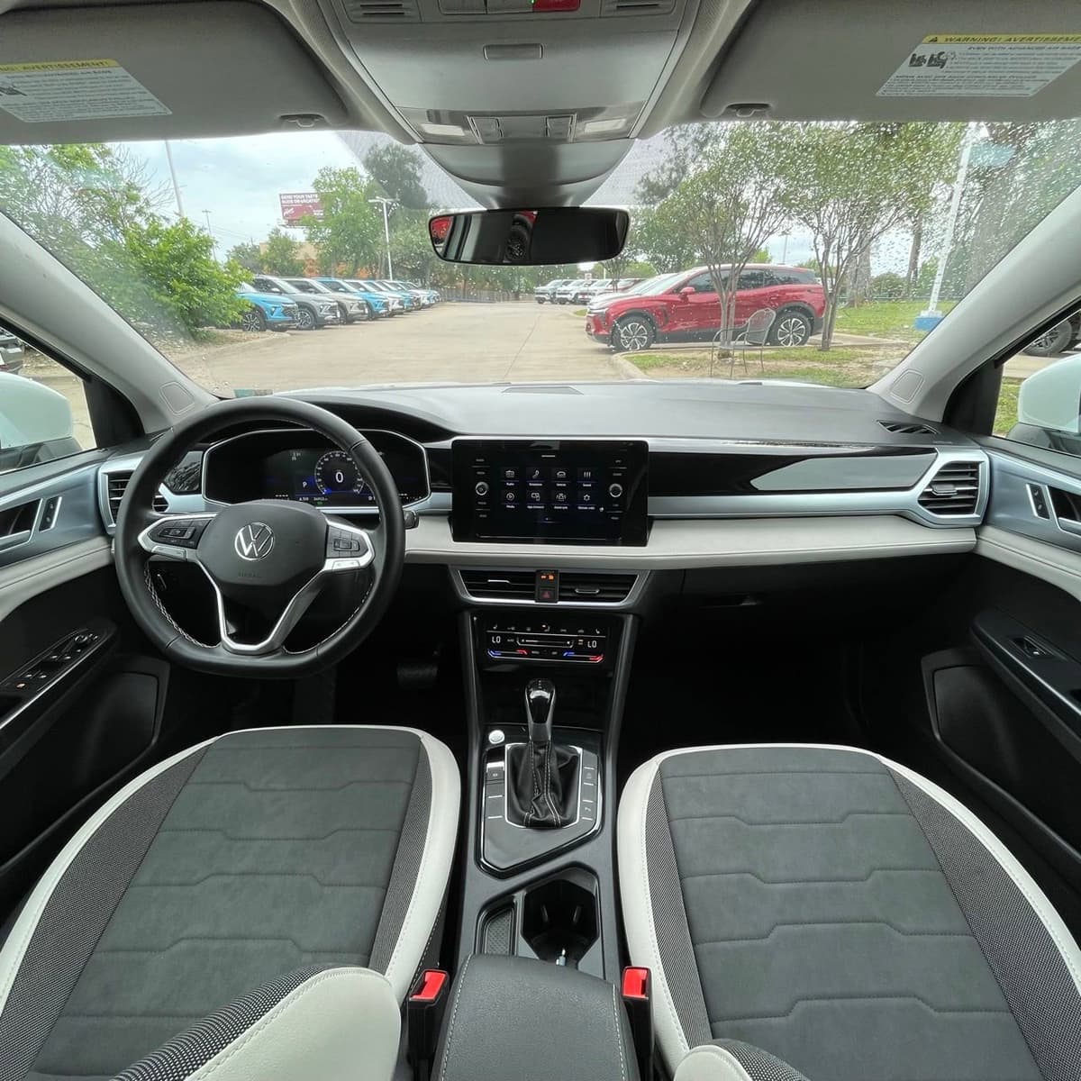2025 Volkswagen Taos - Image 11