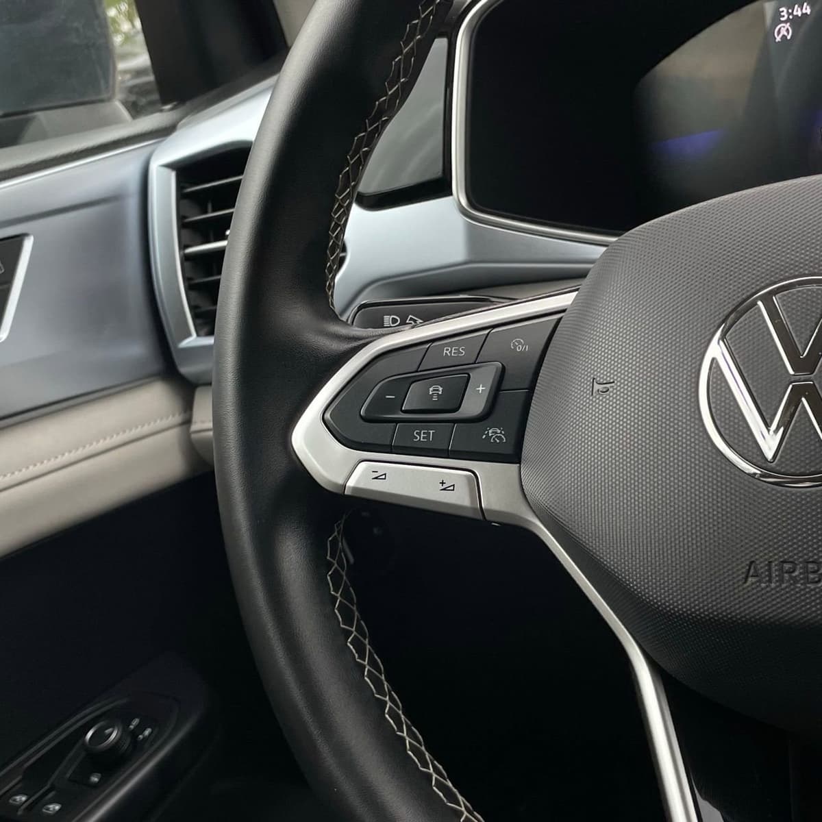 2025 Volkswagen Taos - Image 14