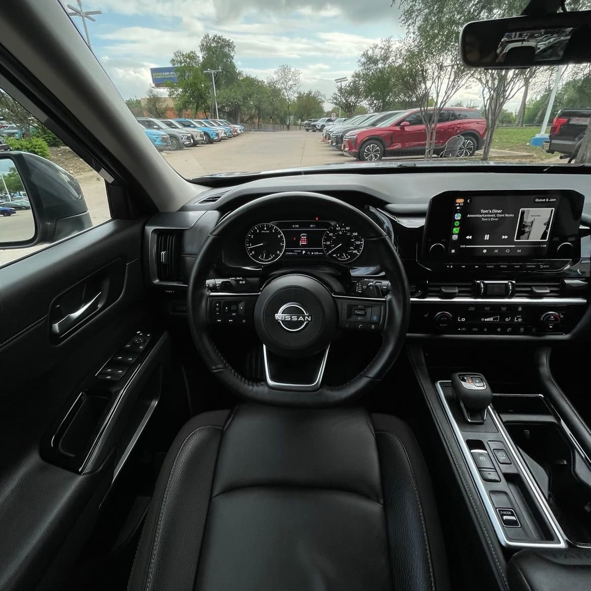 2025 Nissan Pathfinder - Image 12