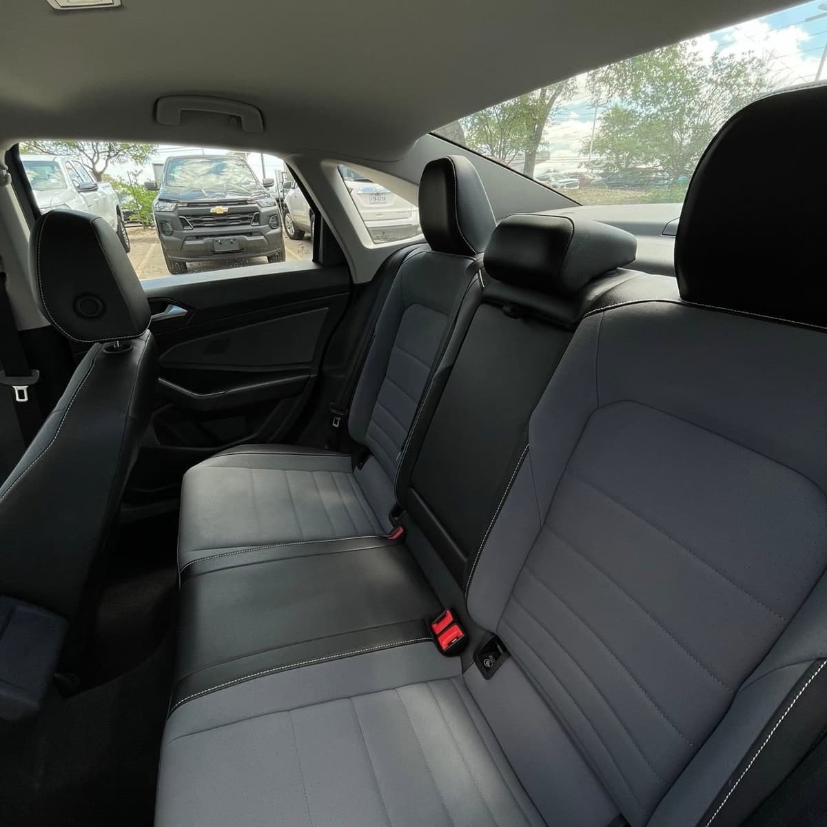 2025 Volkswagen Jetta - Image 24