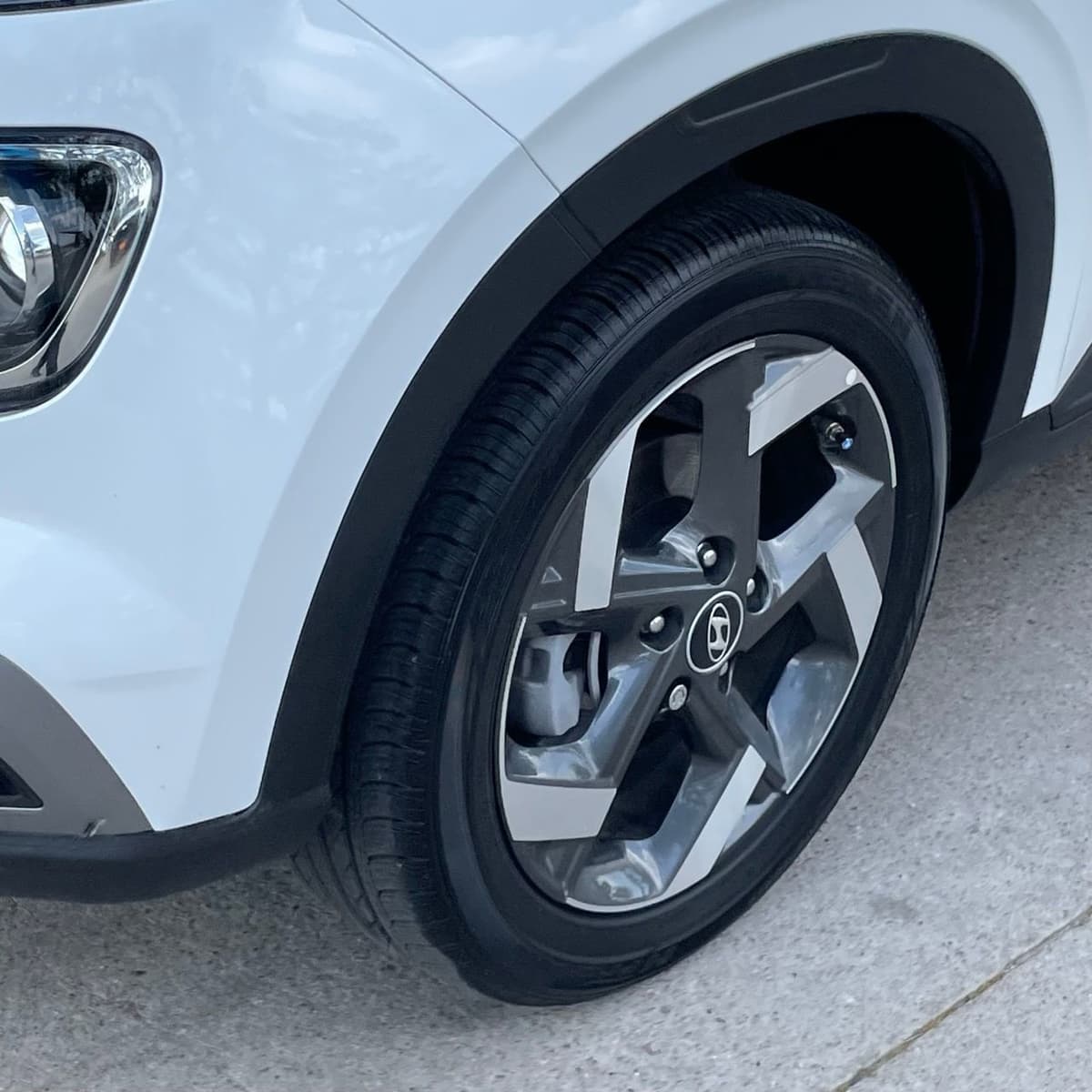 2025 Hyundai Venue - Image 8