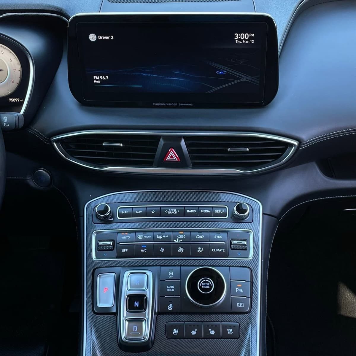 2022 Hyundai Santa Fe - Image 18