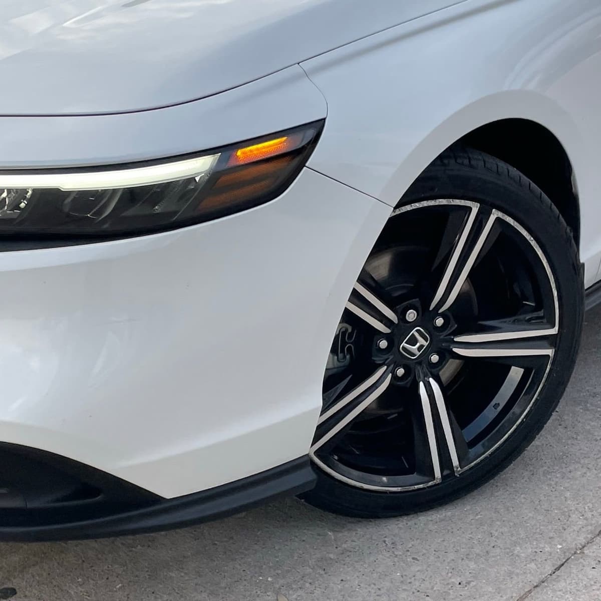 2023 Honda Accord Hybrid - Image 9