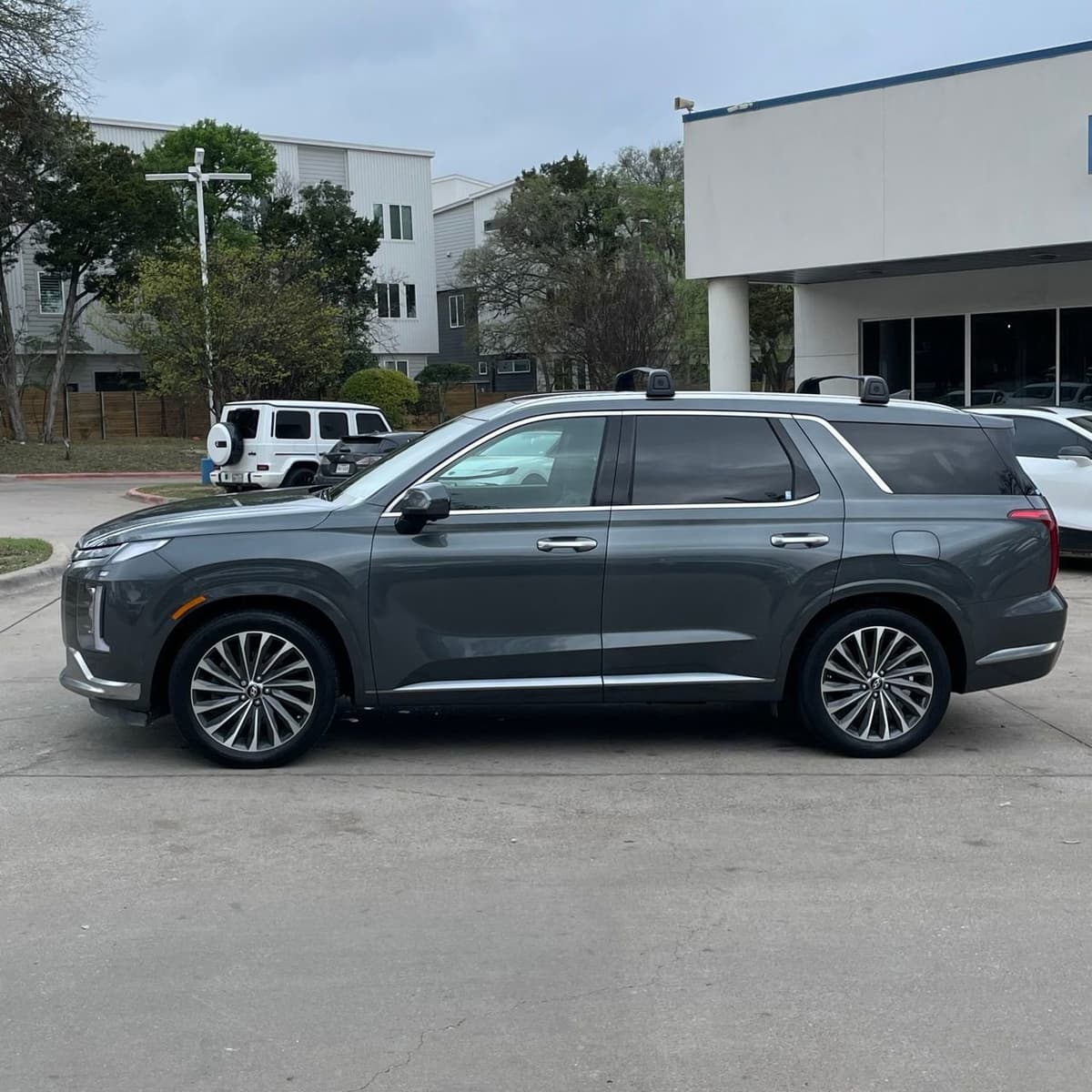 2024 Hyundai Palisade - Image 3