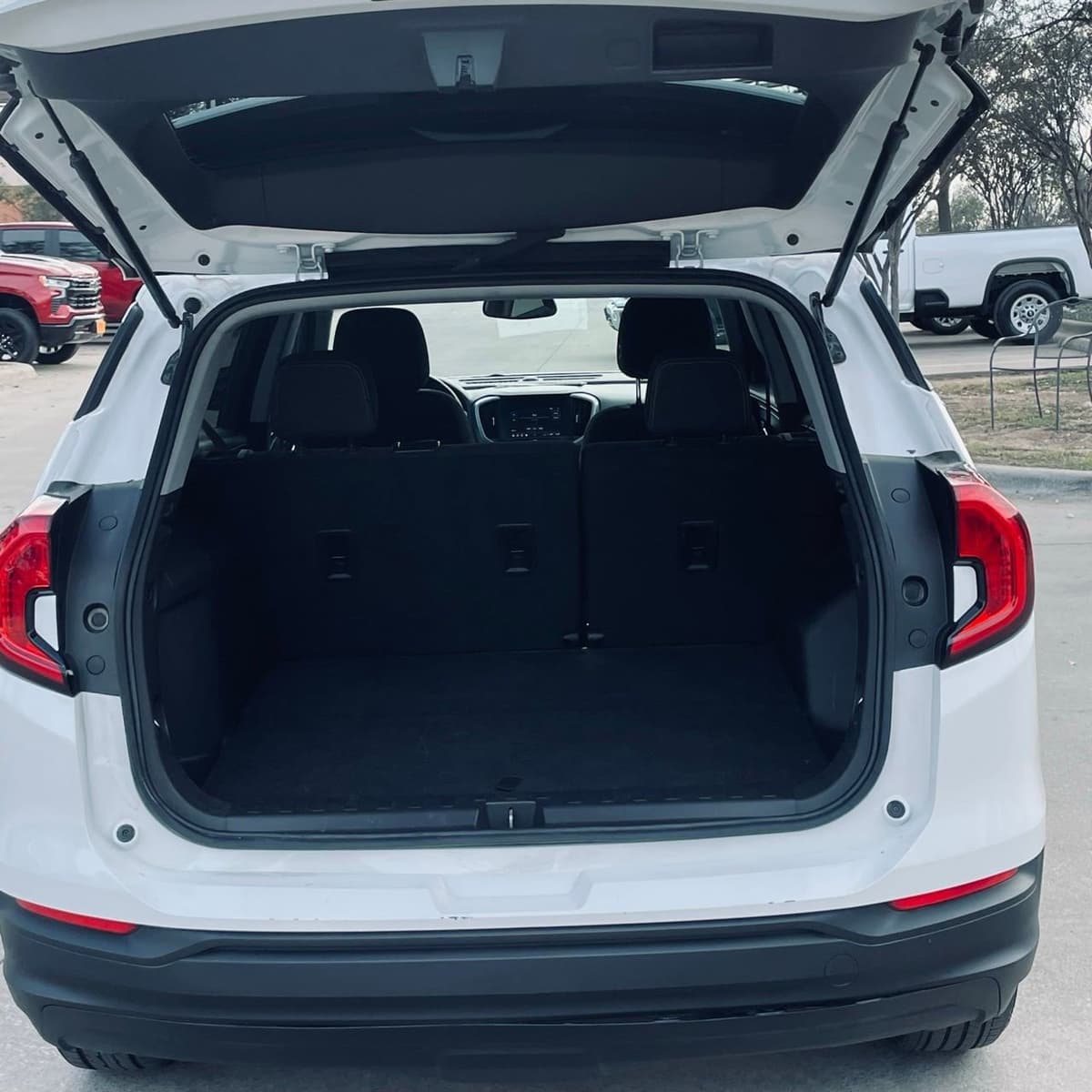 2024 GMC Terrain - Image 25