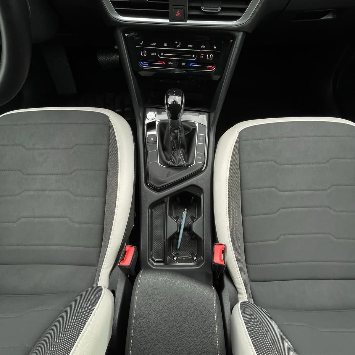 2025 Volkswagen Taos - Image 20