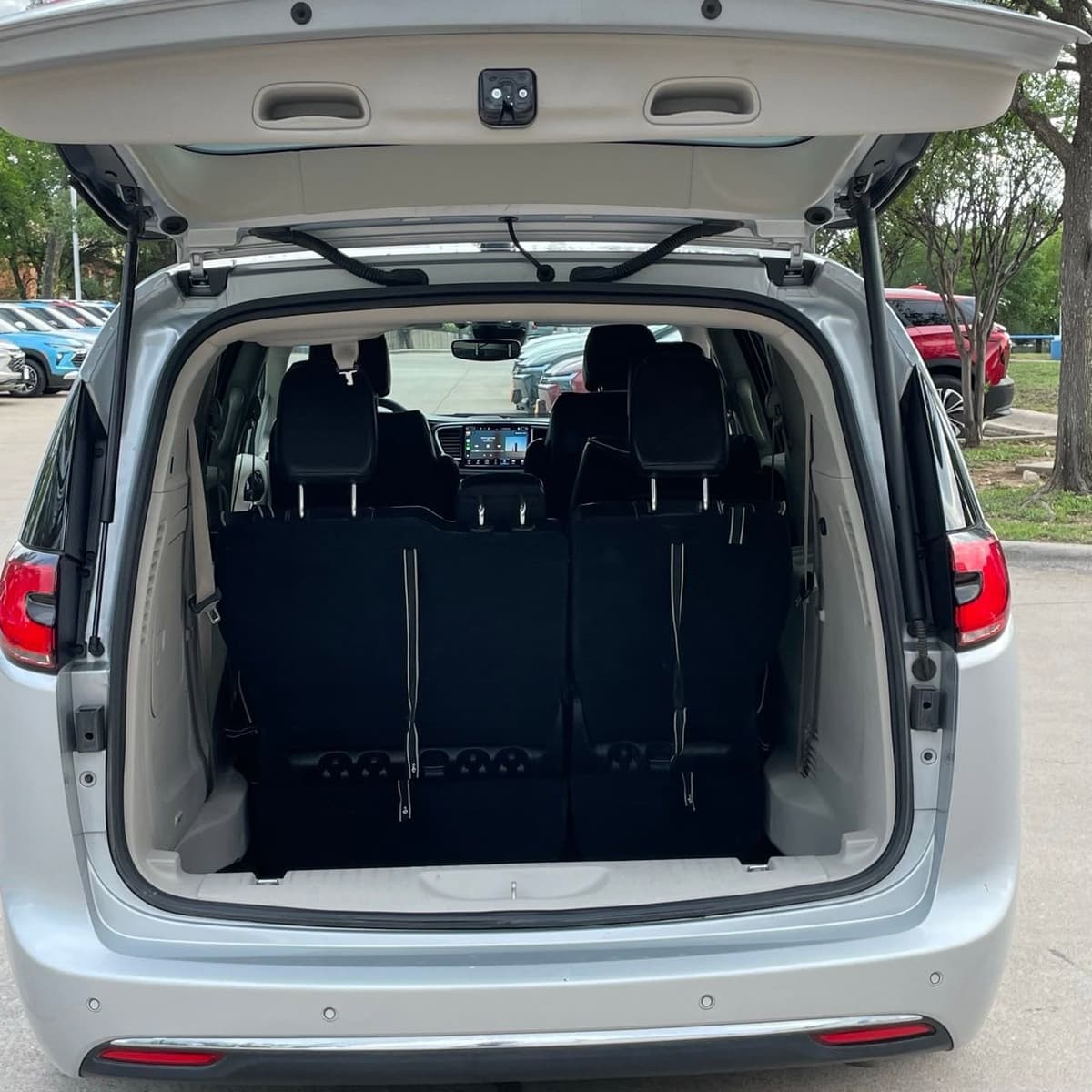 2023 Chrysler Pacifica - Image 24