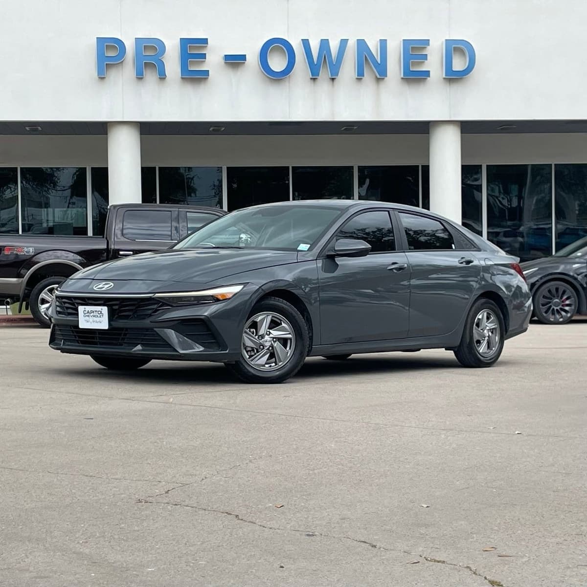 2025 Hyundai Elantra - Image 2